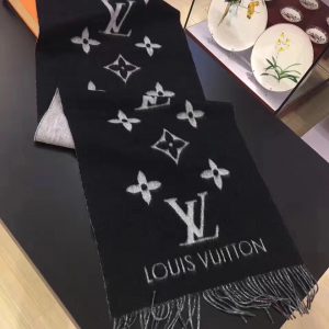 Louis Vuitton Scarf - Image 5