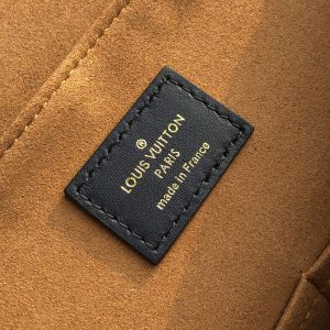 Louis Vuitton BEAUBOURG MM - Image 8