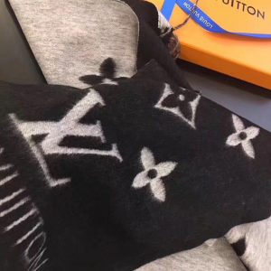 Louis Vuitton Scarf - Image 3