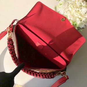 Louis Vuitton BEAUBOURG MM - Image 8