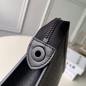 LOUIS VUITTON POCHETTE VOYAGE - Image 4