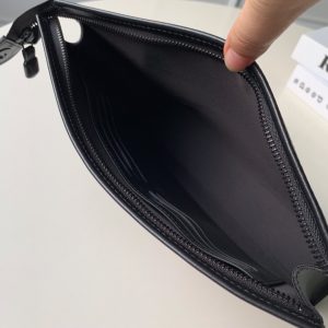 LOUIS VUITTON POCHETTE VOYAGE - Image 8