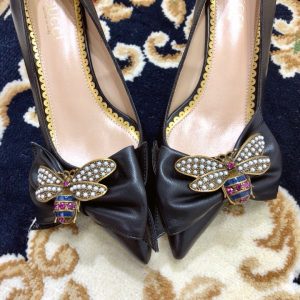 Gucci Leather Pumps with Bow - Image 6