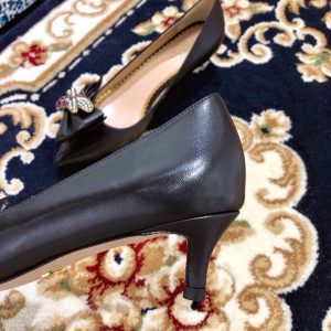 Gucci Leather Pumps with Bow - Image 4