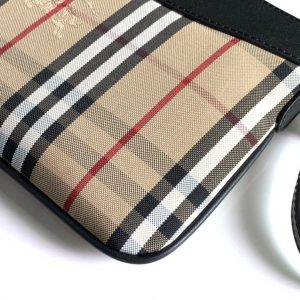 Burberry House - Image 7