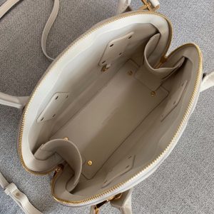 Bottega Veneta Shoulder Bags - Image 6