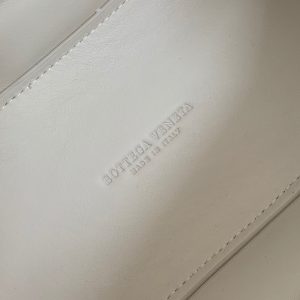 Bottega Veneta Shoulder Bags - Image 4