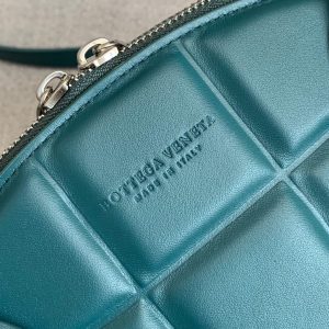 Bottega Veneta Shoulder Bags - Image 3