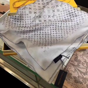 Louis Vuitton Scarf - Image 7