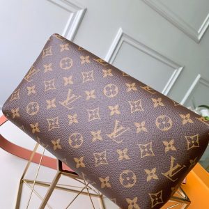 Louis Vuitton BEAUBOURG HOBO - Image 7