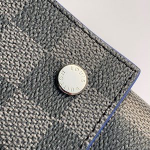 LOUIS VUITTON Alpha Triple - Image 5