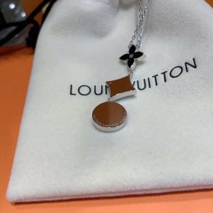 Louis Vuitton Necklace - Image 4