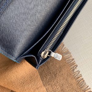 Louis Vuitton Wallet - Image 4