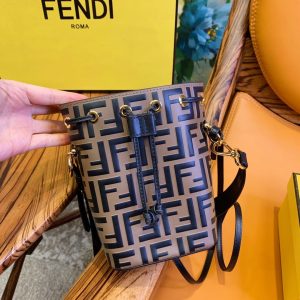 Fendi bucket - Image 7