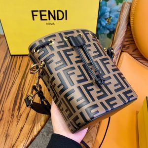 Fendi bucket - Image 6
