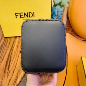 Fendi bucket - Image 5