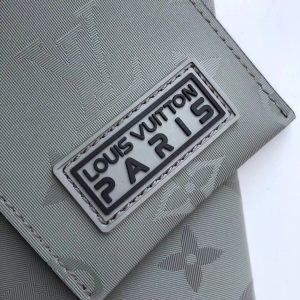 LOUIS VUITTON ALPHA POUCH - Image 5