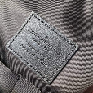 LOUIS VUITTON Messenger Bag - Image 3