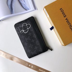 LOUIS VUITTON Vivienne Wallet - Image 8