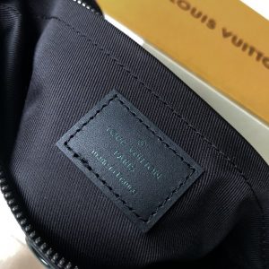 LOUIS VUITTON Vivienne Wallet - Image 3