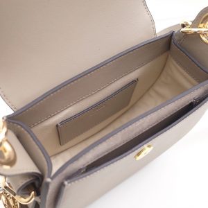 Chloe Tess - Image 4