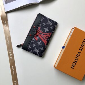 LOUIS VUITTON Wallet - Image 9
