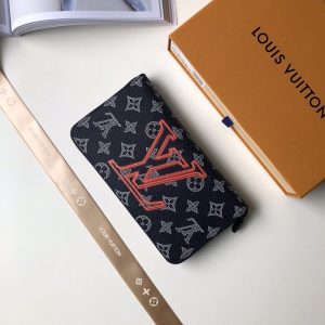 LOUIS VUITTON Wallet - Image 9