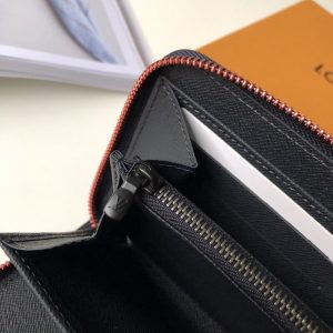 LOUIS VUITTON Wallet - Image 4