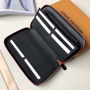 LOUIS VUITTON Wallet - Image 3