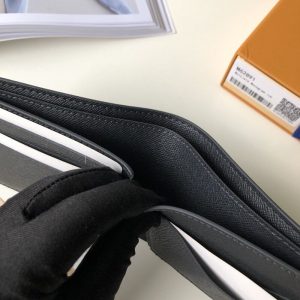 LOUIS VUITTON Wallet Small - Image 4