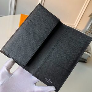 LOUIS VUITTON POCHETTE VOYAGE Wallets - Image 4