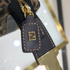 FENDI Shoulder Bags - Image 8
