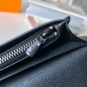 LOUIS VUITTON POCHETTE VOYAGE Wallets - Image 3