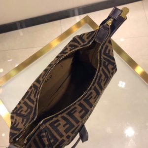 FENDI Shoulder Bags - Image 7