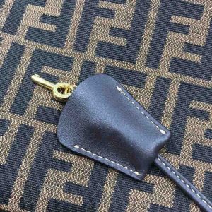 FENDI Shoulder Bags - Image 6