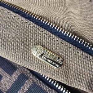 FENDI Shoulder Bags - Image 5