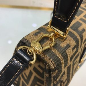 FENDI Shoulder Bags - Image 7