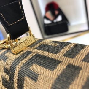 FENDI Shoulder Bags - Image 6