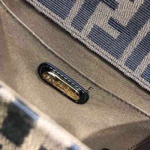 FENDI Shoulder Bags - Image 4