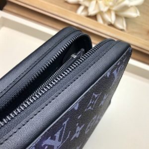 LOUIS VUITTON POCHETTE VOYAGE - Image 5