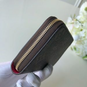 LOUIS VUITTON ZIPPY Wallet - Image 6