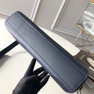 LOUIS VUITTON Avenue Soft Briefcase - Image 5