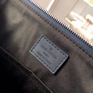 LOUIS VUITTON Avenue Soft Briefcase - Image 4