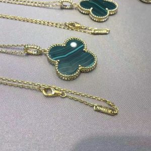 Van cleef & Arpels   Necklace - Image 8