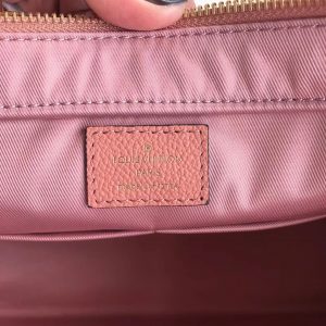 Louis Vuitton Zipped Bag - Image 8