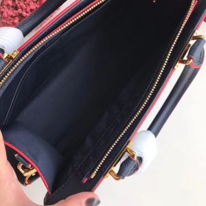 Louis Vuitton Zipped Bag - Image 7