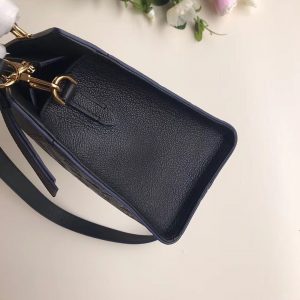 Louis Vuitton Zipped Bag - Image 5