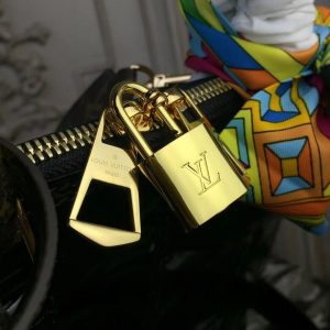 Louis Vuitton Alma - Image 4