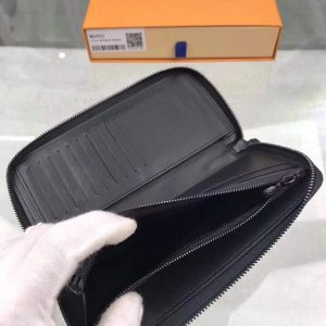 LOUIS VUITTON Zippy Wallet - Image 4