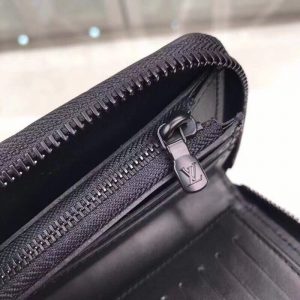 LOUIS VUITTON Zippy Wallet - Image 6